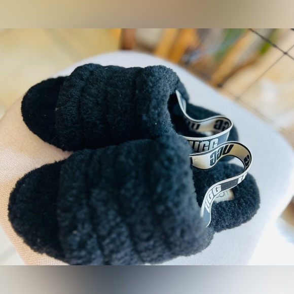 Ugg Slide fluff  women’s size 11 in black color - Picture 4 of 5